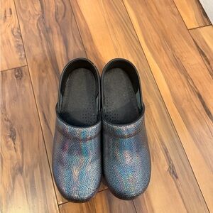 Sanita Women's Iridescent Black Slip-On Clogs